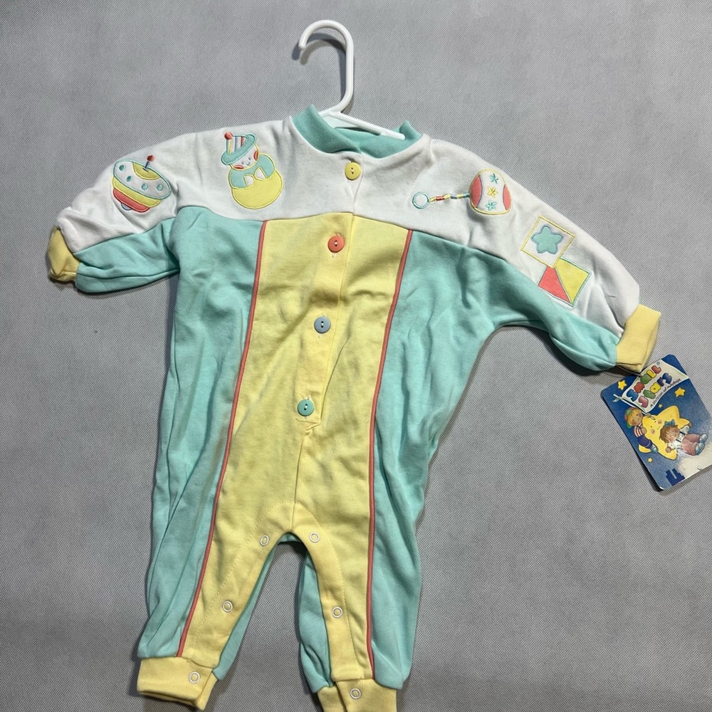 NWT Vintage Small Stars Colorful Infant One-Piece Outfit